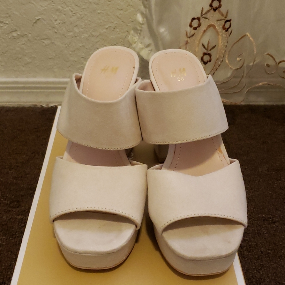 H&M white / cream color pumps